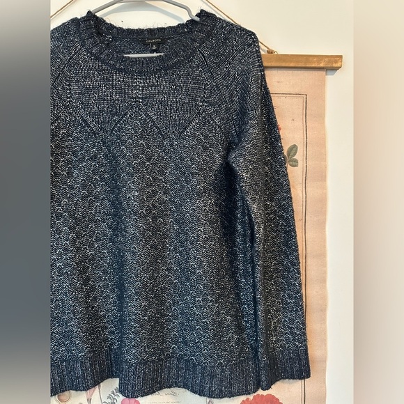 Talbots Metallic Knit Fuzzy Long Sleeve Navy Silver Sweaterer Crew Neck Medium - Picture 3 of 10